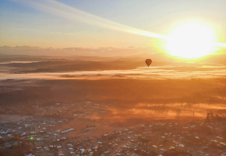 hot air balloon cairns atherton tablelands