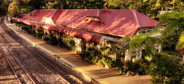 Skyrail-Gondola-Rainforest-Cableway-to-Kuranda-Village-Queensland-Australia