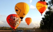 4 large hot air balloons taking off